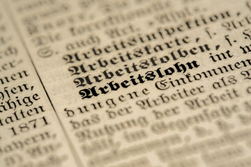 Fototapeta premium Arbeitslohn aus Wörterbuch