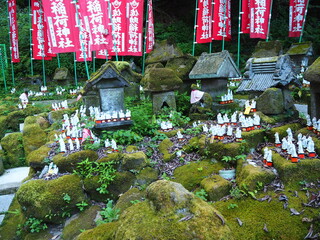 鎌倉　佐助稲荷神社の古いお社