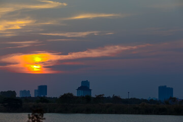 Naklejka premium Silhouette of building in the city sunset or sunrise moment