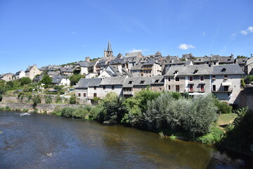 Fototapeta na wymiar saint-jaques de Compostelle, saint-chély sur Allier