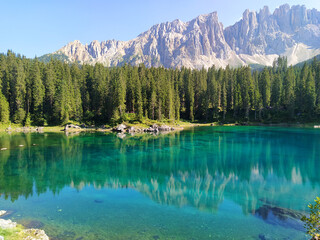 Paessaggio naturale del Lago di Careza Dolomite Italia