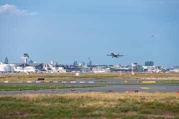 Blick auf Frankfurt Flughafen von der Besucherplattform. 