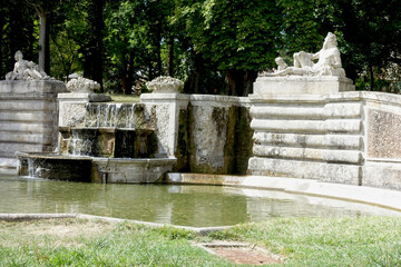 Fontaine cascade parc du château de Chamarande