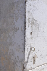 Pared blanca con textura y grietas 