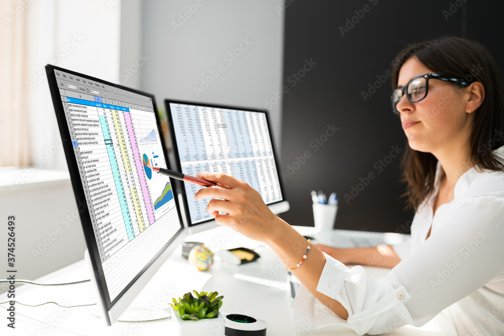 Aufkleber Analyst Working With Spreadsheet Business Data