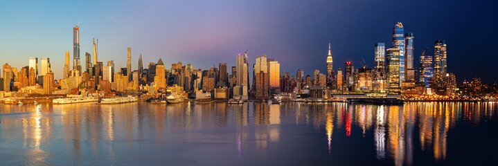 Fototapeta na wymiar New York City skyline day night