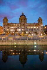 Obraz premium Liverpool city center cityscape night