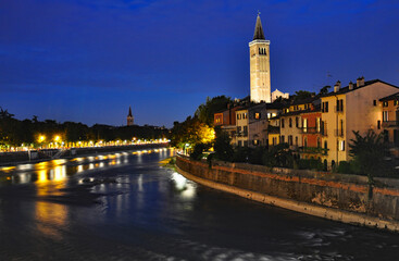 Fototapeta na wymiar Verona at night