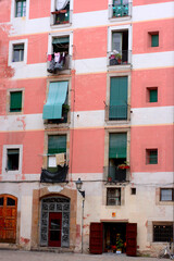 Fototapeta na wymiar colorful houses in gotic Barcelona