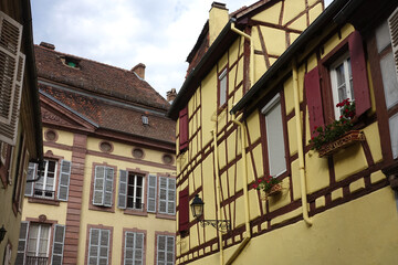 Maison jaune à pans de bois à Colmar