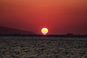 世にも美しいだるま夕日を、人生で一度は見てみよう。