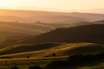 Fototapeta premium rolling hills in autumn sunset nature background
