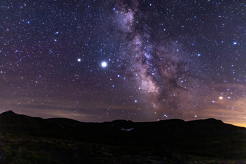 Obraz na płótnie Canvas 黒岳の頂上からの星空と天の川の眺望