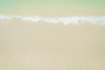 南国ビーチの波打ち際（シンガポール・セントーサ）