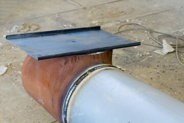 Manual arc welding of process pipelines and metal structures for an oil refinery in Russia