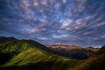 Lumière matinale lever de soleil sur les Pyrénées Ariégeoises 