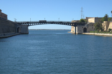 Fototapeta na wymiar Ponte girevole di Taranto, Italia.