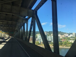 Fototapeta na wymiar bridge over the river in the city
