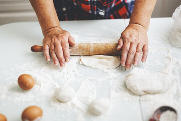 Obraz na płótnie Canvas Woman kneading dough at home kitchen