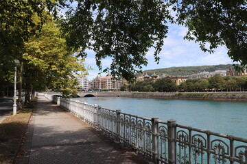 Les bords du fleuve Urumea dans Saint Sébastien, ville de Saint Sébastien, Espagne