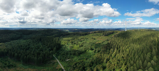Nordhelle mit Sendemast und Robert-Kolb-Turm im Sauerland © P.S.DES!GN