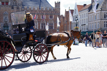 Attelage sur la grand-place de Bruges