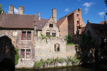 Au détour des canaux