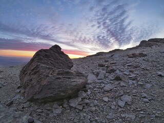 Amanecer en la monta&ntilde;a