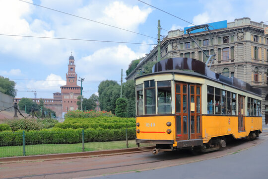 Tram giallo a Milano 