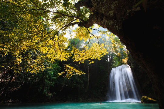 Deep forest Waterfall © Patrick Foto