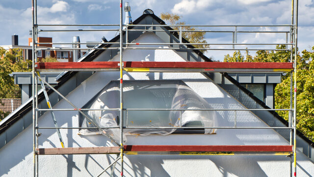Fassadensanierung braucht man ein Ger&uuml;st auf der Baustelle
