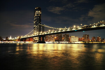 Obraz premium Manhattan Bridge afrom Empire Fulton Ferry Park, Brooklyn, NYC, NY, USA