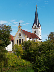 Fototapeta na wymiar Schloss und Kirche in Lisberg, Gemeinde Lisberg, Landkreis Bamberg, Oberfranken, Franken, Bayern, Deutschland