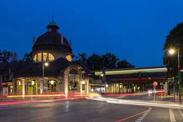 Berlin Bahnhof Mexikoplatz blaue Stunde