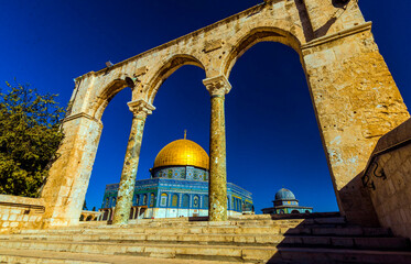 Obraz premium dome of the rock east Jerusalem mosque golden roof 