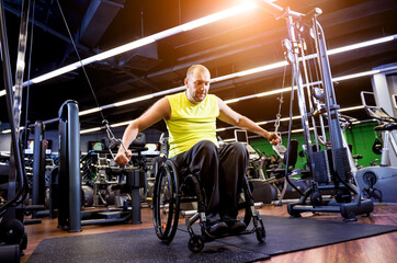 Fototapeta na wymiar Disabled man training in the gym of rehabilitation center