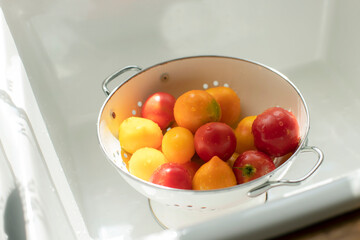 bowl of fresh tomatoes of various colors