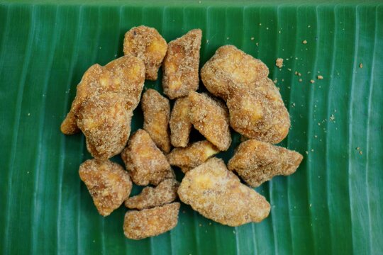 Sharkara Varatti on banana leaf