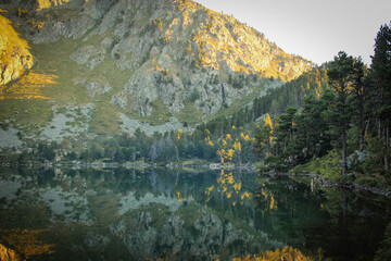 Paysage des Pyrénées au Le lac du laurenti en ariège