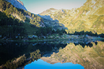 Paysage des Pyrénées au Le lac du laurenti en ariège