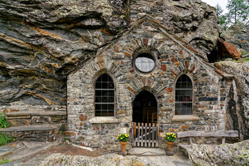 Felsenkapelle Maria Schnee in der Hochgebirgslandschaft  im Innergschlöss am Großvenediger , Nationalpark Hohe Tauern, Osttirol, Tirol, Österreich