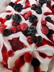 cheesecake with berries