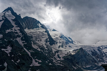 Hochgebirgslandschaft  am Großglockner mit den Bergen der Glocknergruppe und der Pasterze, Nationalpark Hohe Tauern, Osttirol und Kärnten, Österreich