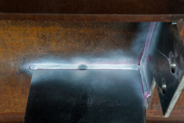 After use Developer spray into the welded to pull the liquid penetrate from the defect for Non-Destructive Testing(NDT) of welding with process Penetrant Testing or Penetration Testing(PT).