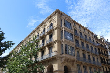 Façade d'immeuble à l'érchitecture traditionnelle dans Saint Sébastien, ville de Saint...