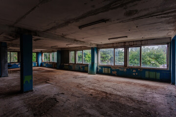 Fototapeta na wymiar Dark abandoned industrial or office building interior