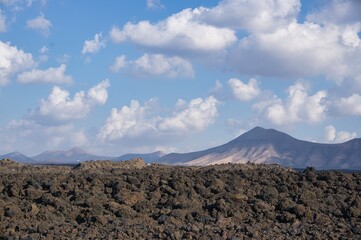 Paisajes de montañas volcánicas en Lanzarote 