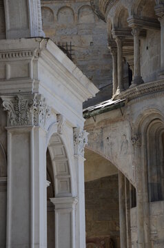 Bergamo, Basilica di Santa Maria Maggiore, Piazza Duomo, esterni uno