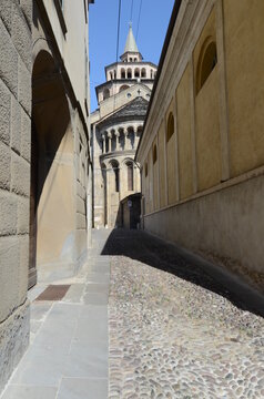 Bergamo, Basilica di Santa Maria Maggiore, Piazza Duomo, esterni uno