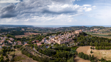 Fototapeta na wymiar Italia, Agosto 2020: vista aerea panoramica del borgo di Gradara con castello in provincia di Pesaro e Urbino nella regione Marche